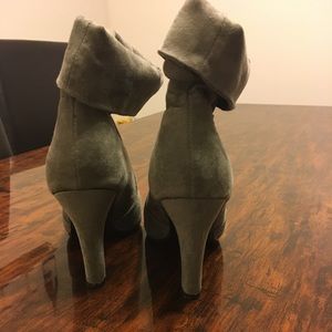 Women’s Gray Suede Bootie